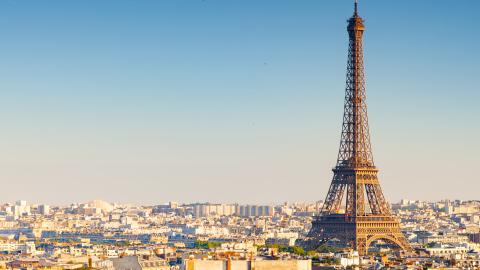Air quality insights from the Eiffel Tower